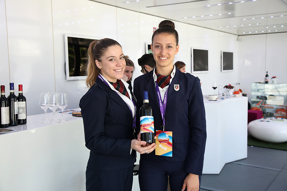 Festival della TV e dei Nuovi Media 2019_204.jpg - Alunne Istituto Alberghiero Mondovì